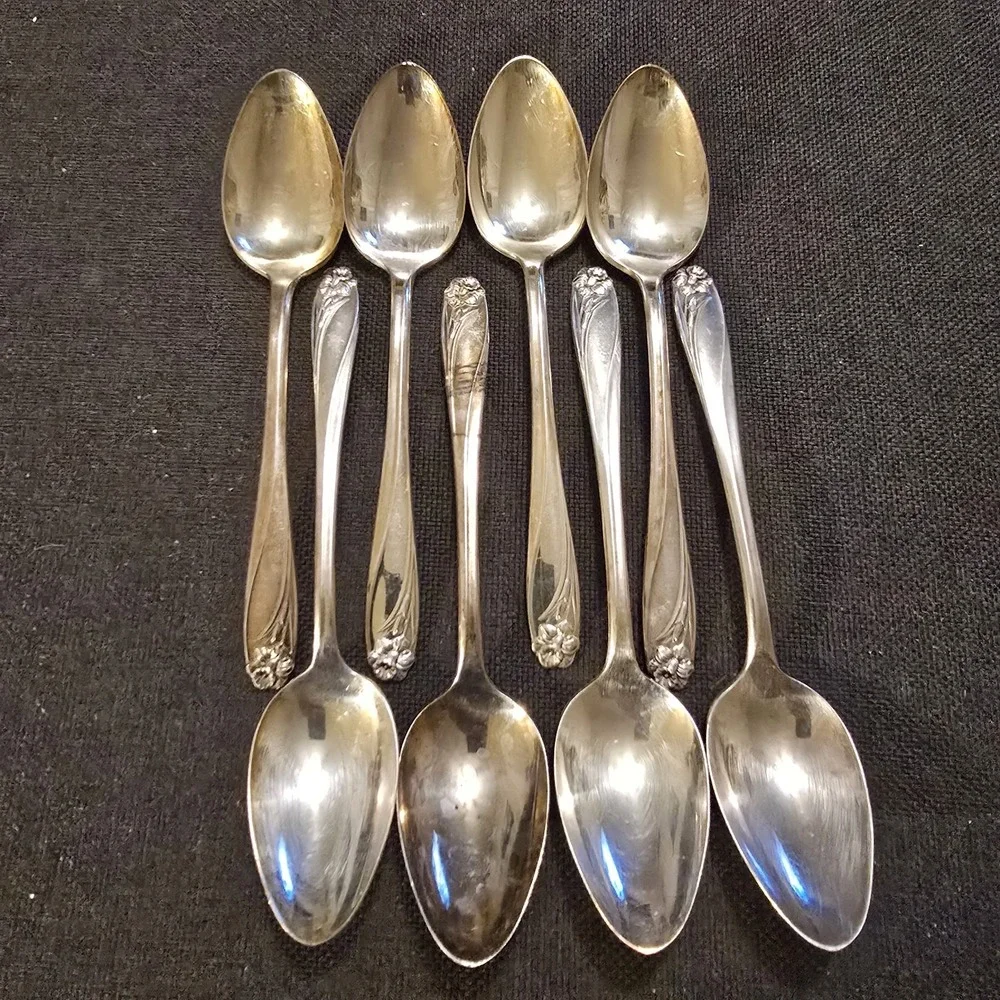 1847 Rogers Bros DAFFODIL Pattern/SET OF 8/ 1950 Silver Plate 7.25